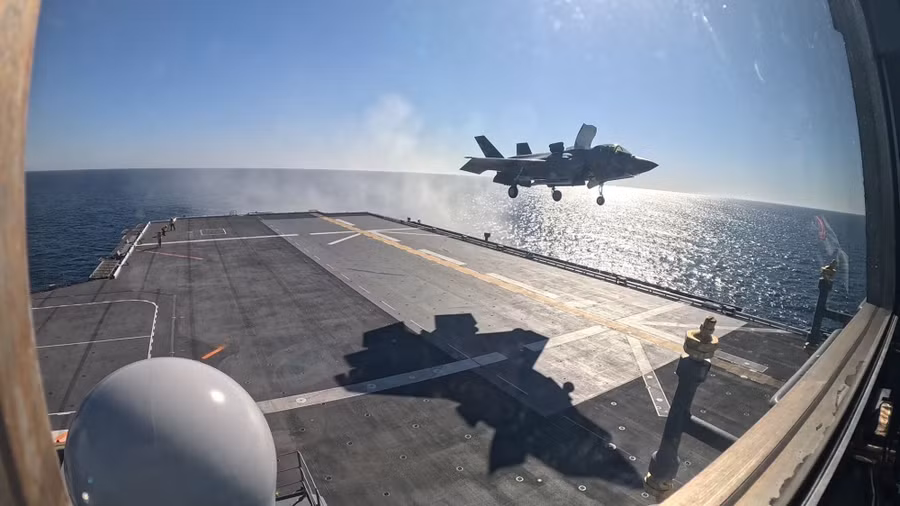 F-35B lần đầu hạ cánh trên tàu sân bay trực thăng JS Kaga của Nhật Bản