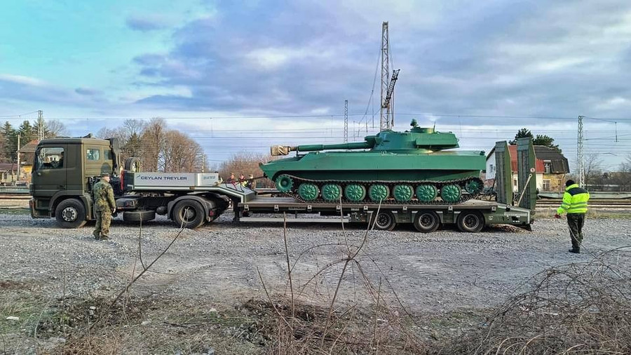 Pháo tự hành 2S1 Gvozdika của Bulgaria đang được cung cấp cho Ukraine. 3f066d42eaa86b06.jpg