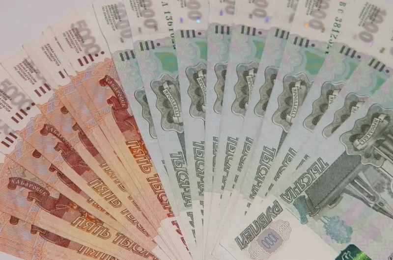 Nền kinh tế Nga đang ở trong lựa chọn "súng thay bơ". 61ca310022-symbol-money-paper-cash-bank-currency-498310-pxhere-com-1.jpg
