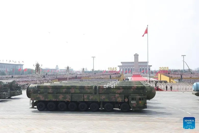 Tên lửa đạn đạo xuyên lục địa DF-61 của Trung Quốc lần đầu ra mắt. zavantazhennya-2.jpg