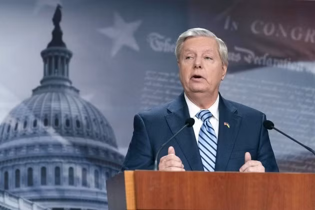 Thượng nghị sĩ Graham cảnh báo 'kịch bản Iran' sau khi tối hậu thư hết hạn
