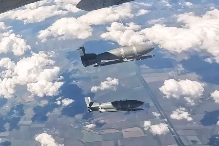 Bom lượn phá hủy tuyến phòng thủ thứ hai giữa Pokrovsk và Konstantinovka