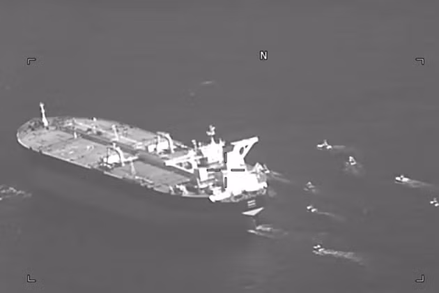 Iran bắt giữ hai tàu chở dầu trên đường tới Mỹ