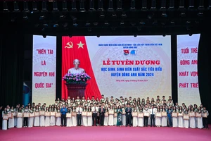 Tuyên dương 153 học sinh, sinh viên xuất sắc, tiêu biểu huyện Đông Anh 