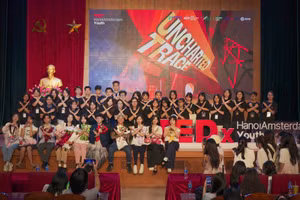 Học sinh Hà Nội tự tin thuyết trình, phản biện tại TEDx