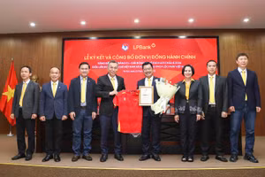 Lễ ký kết và công bố tài trợ giữa VFF và LPBank tại Vòng loại U23 châu Á 2026.