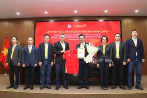 Lễ ký kết và công bố tài trợ giữa VFF và LPBank tại Vòng loại U23 châu Á 2026.