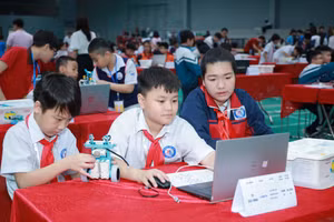 Học sinh Đông Anh tỏa sáng tại chung kết Robocon 2025