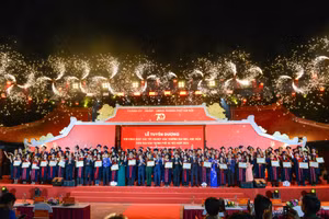 Hà Nội tuyên dương 100 thủ khoa xuất sắc, tiêu biểu năm 2024