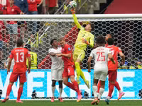 Thụy Sĩ, Canada dắt tay đi tiếp tại World Cup 2026 