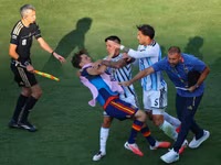 Cầu thủ Argentina tiếp tục nhận thẻ đỏ sau trận thua Tây Ban Nha