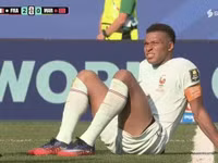 Mbappe tập tễnh rời sân khi Pháp vào bán kết World Cup 2026 