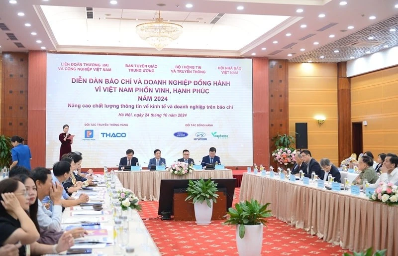 Các đại biểu tham dự Diễn đàn Báo chí và Doanh nghiệp đồng hành vì Việt Nam phồn vinh, hạnh phúc lần thứ Hai - năm 2024