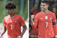 Ronaldo Jr ngày càng trưởng thành trên sân cỏ.