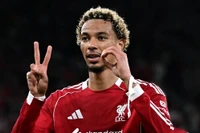 Ekitike chọn Liverpool thay vì Man United.