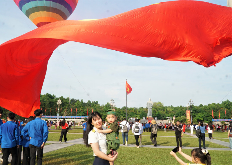 le-dai-ky-bay-ky-niem-sinh-nhat-bac-10.jpg
