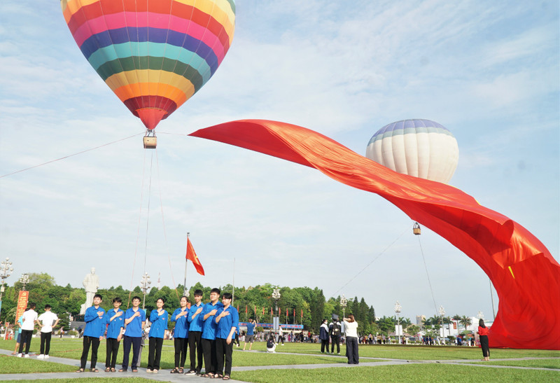 le-dai-ky-bay-ky-niem-sinh-nhat-bac-11.jpg