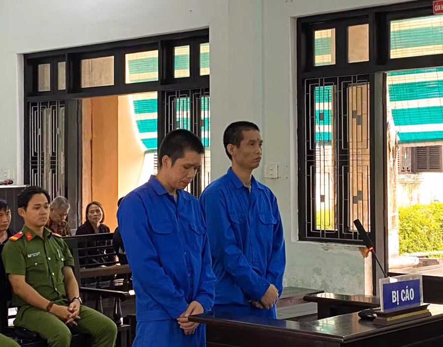 Phiên tòa xét xử sơ thẩm vụ án “Tổ chức cho người khác ở lại Việt Nam trái phép”.