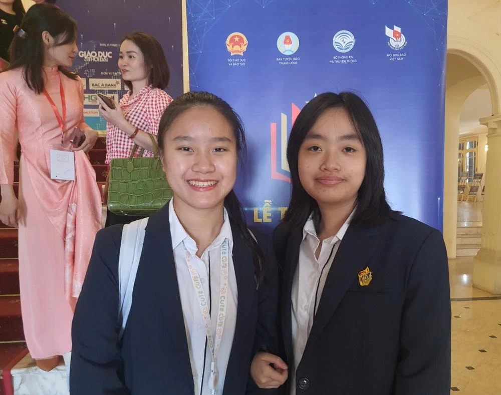 Nguyễn Ngọc An (bên phải).