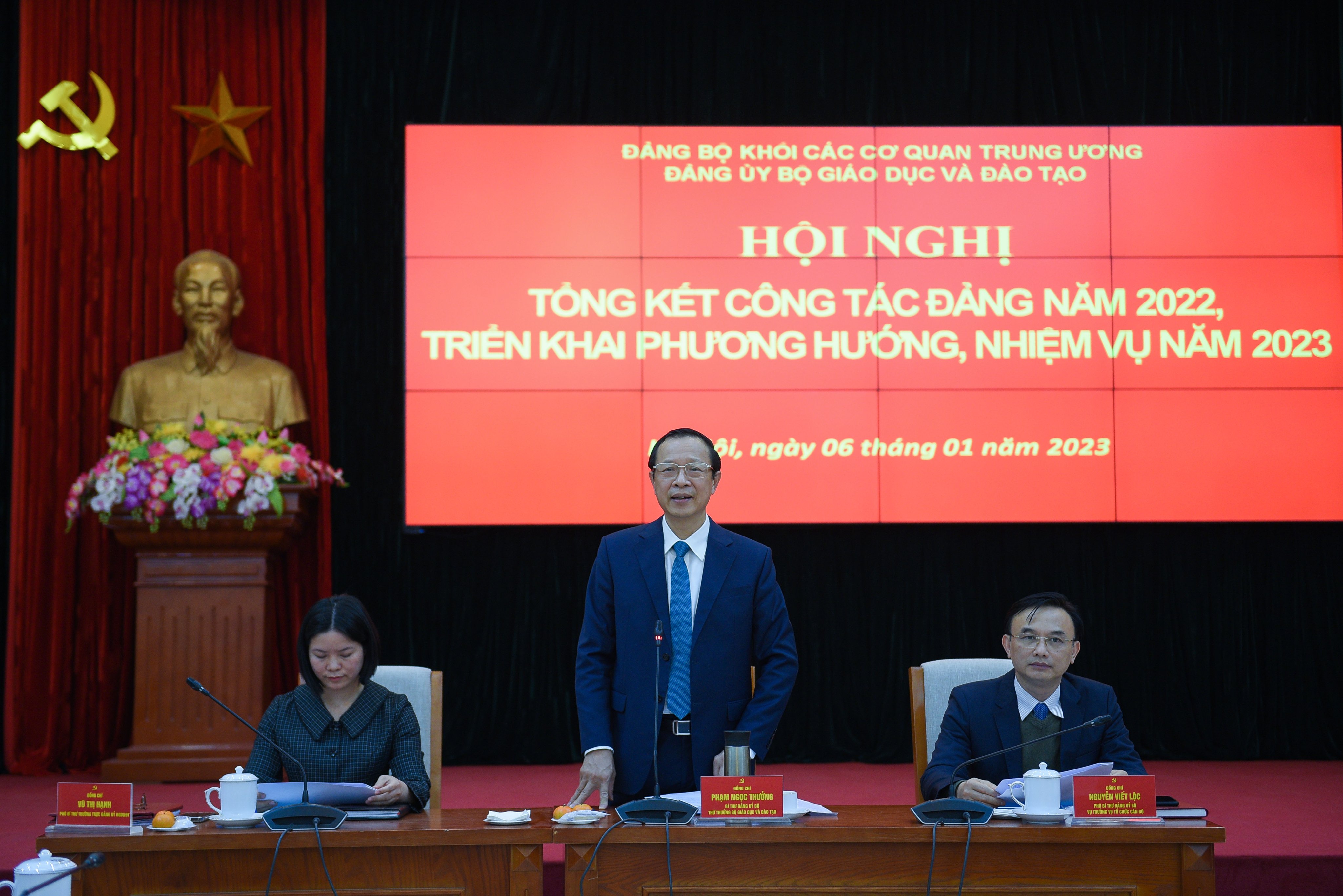 Thứ trưởng Phạm Ngọc Thưởng chủ trì Hội nghị. Thứ trưởng Phạm Ngọc Thưởng chủ trì Hội nghị.