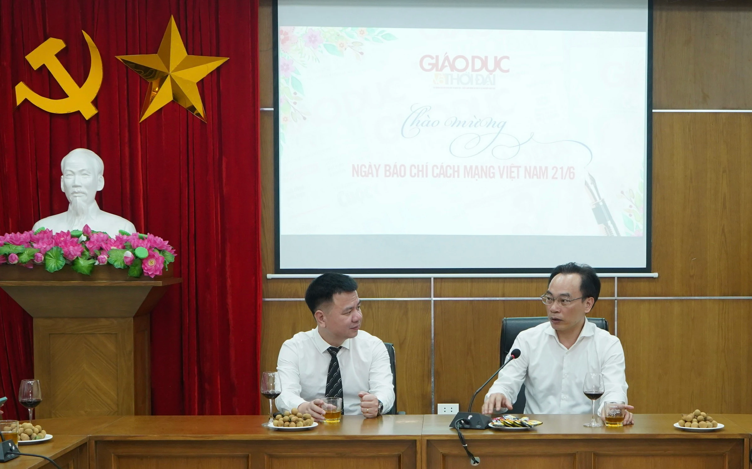 Thứ trưởng Bộ GD&amp;ĐT Hoàng Minh Sơn gợi mở nhiều vấn đề về báo chí.