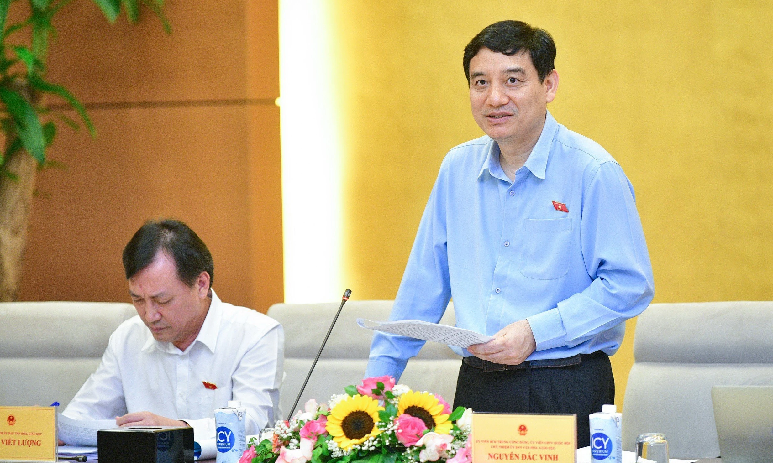 Ông Nguyễn Đắc Vinh phát biểu tại phiên họp.