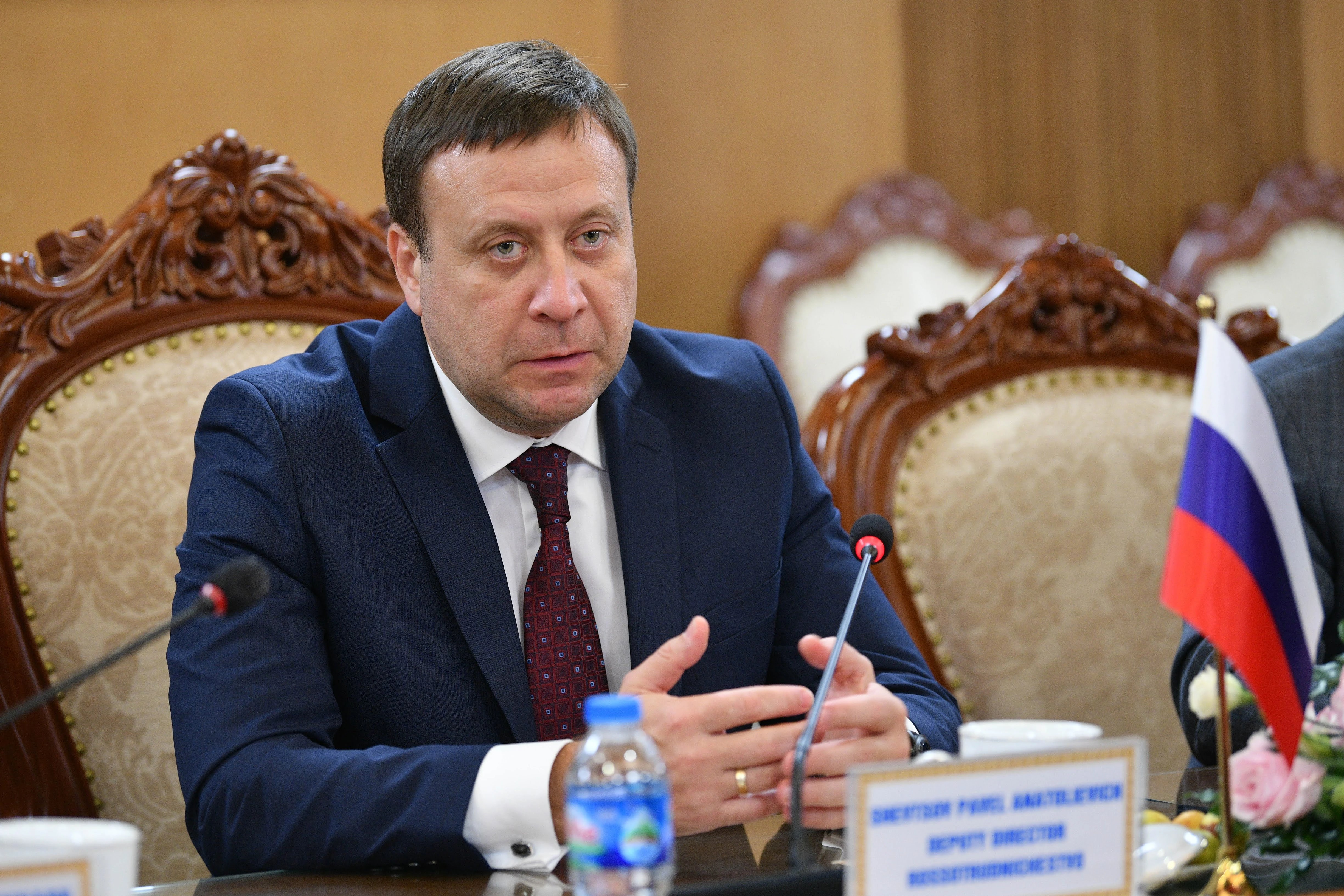 Ông Shevtsov Pavel Anatolievich – Phó Giám đốc Cơ quan hợp tác Liên bang Nga trao đổi tại buổi tiếp.