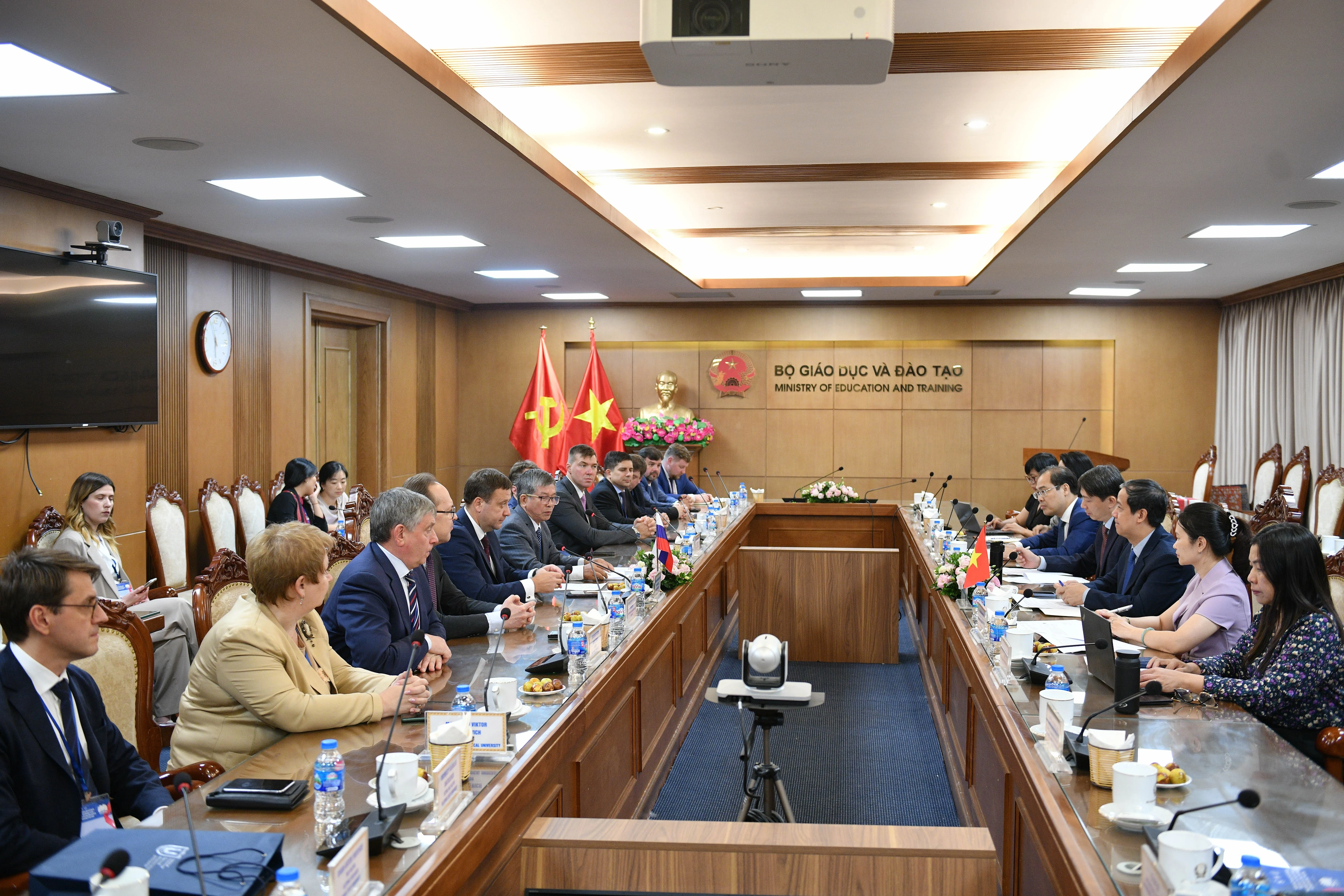 Toàn cảnh buổi tiếp.