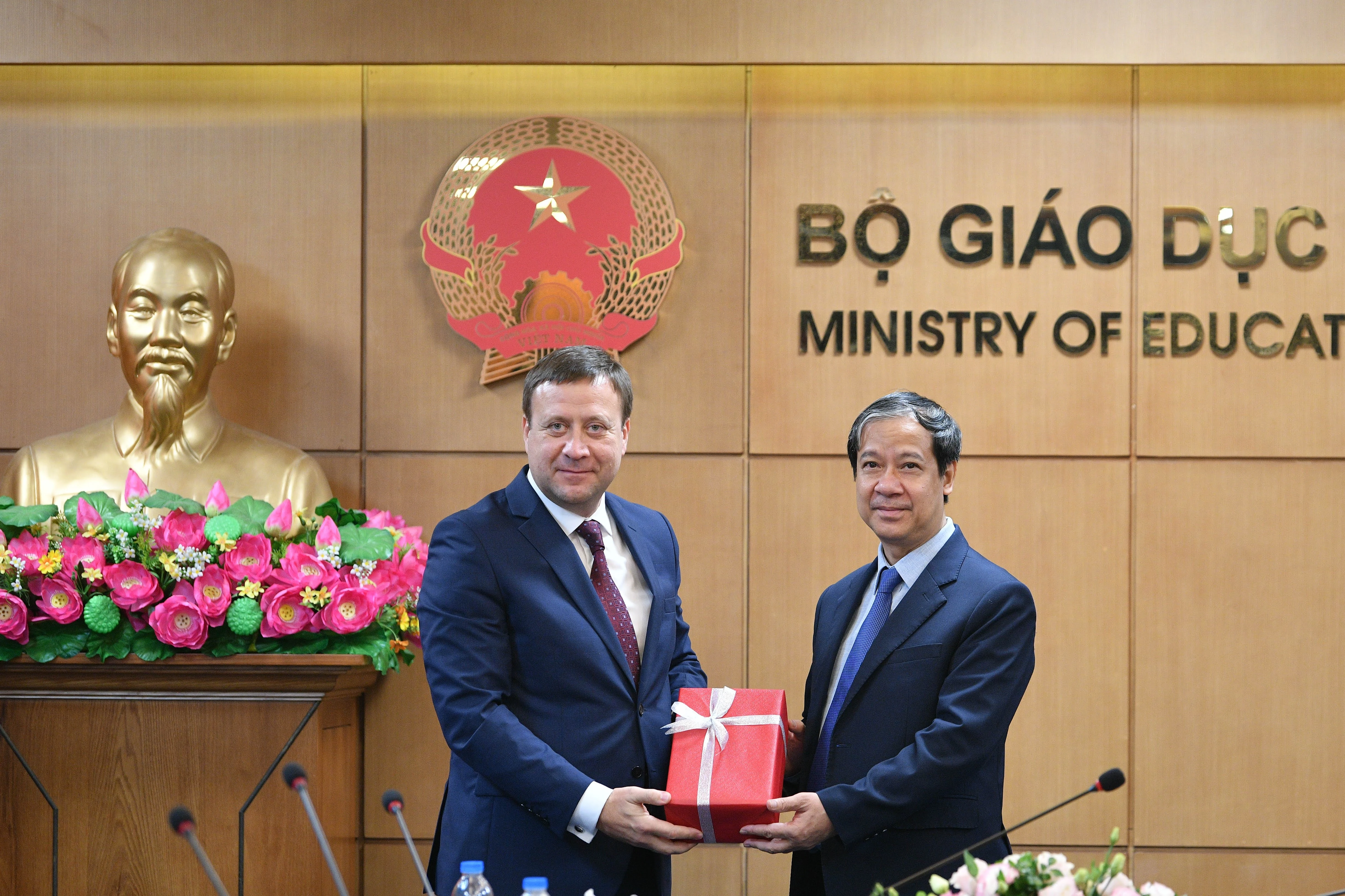 Buổi tiếp đón diễn ra trong không khí thân mật, cởi mở và hiệu quả cao.