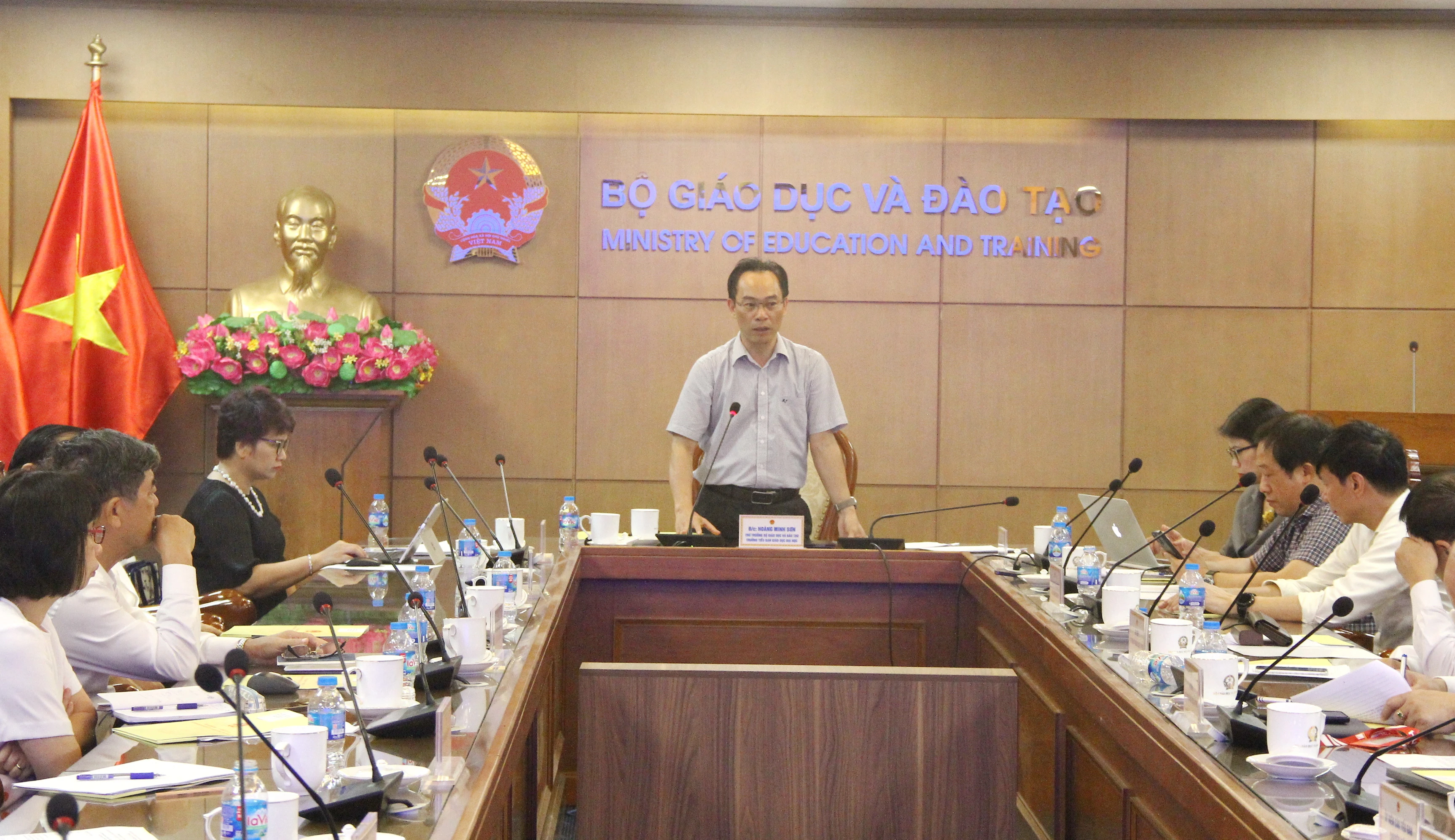 Thứ trưởng Hoàng Minh Sơn phát biểu tại Phiên họp.