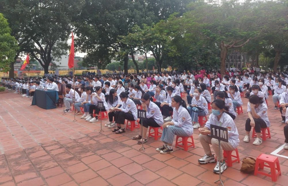 Học sinh Trường THPT Cẩm Giàng trong ngày khai giảng năm học mới