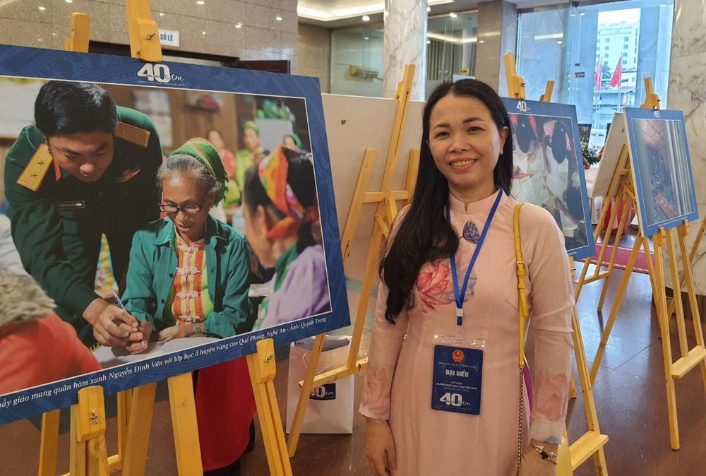 Cô Lê Nguyễn Ngọc Hân bên lề Đại lễ kỷ niệm 40 năm ngày Nhà giáo Việt Nam Cô Lê Nguyễn Ngọc Hân bên lề Đại lễ kỷ niệm 40 năm ngày Nhà giáo Việt Nam