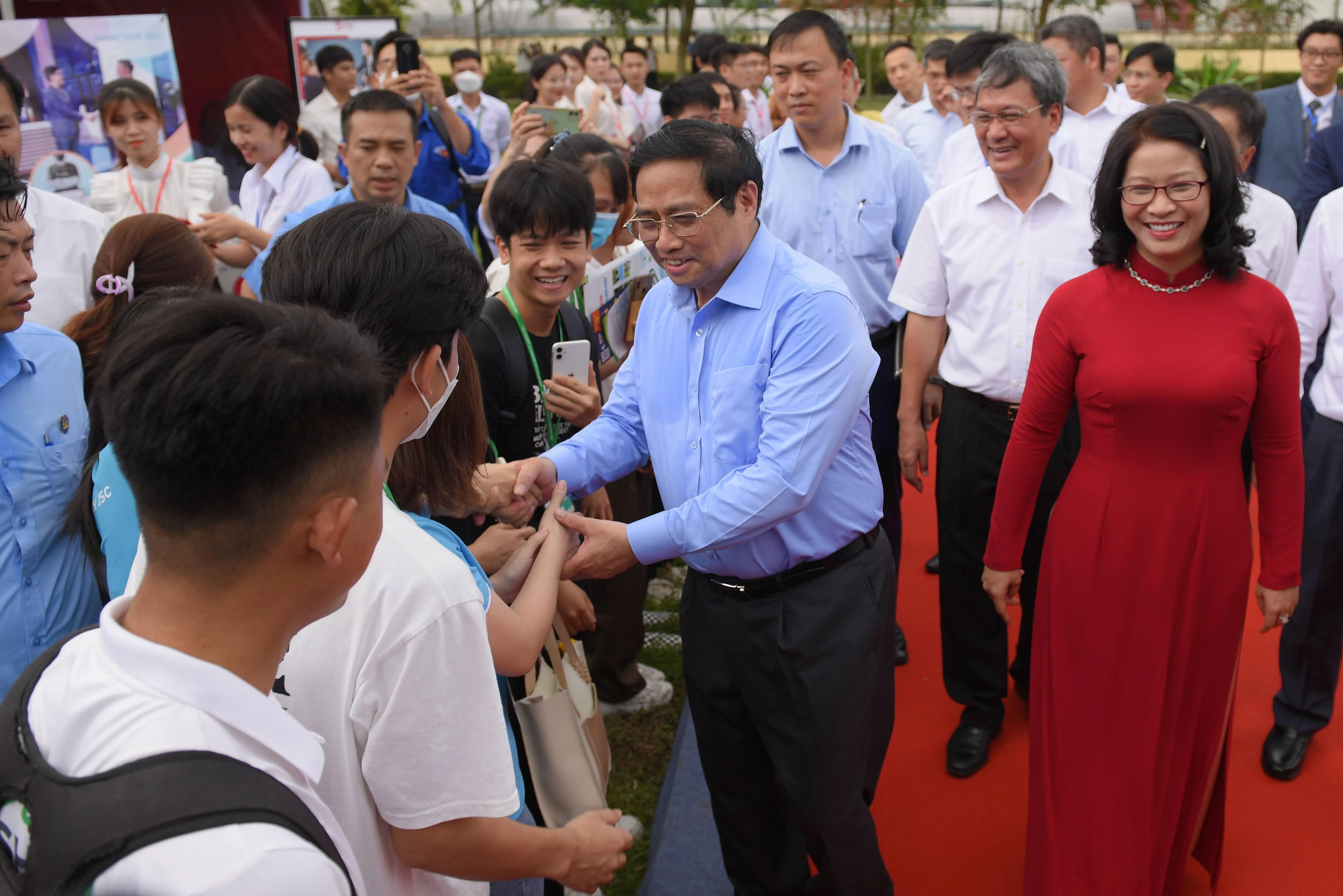 Thủ tướng Chính phủ nhấn mạnh Ngày hội việc làm phải là cầu nối tạo việc làm cho sinh viên.