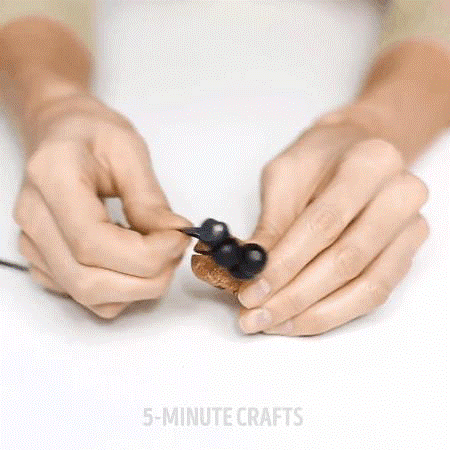 Xin bố nút chai rượu vang cũ để làm được bao nhiêu việc hay ho - Ảnh 6 Xin bo nut chai ruou vang cu de lam duoc bao nhieu viec hay ho - Anh 6