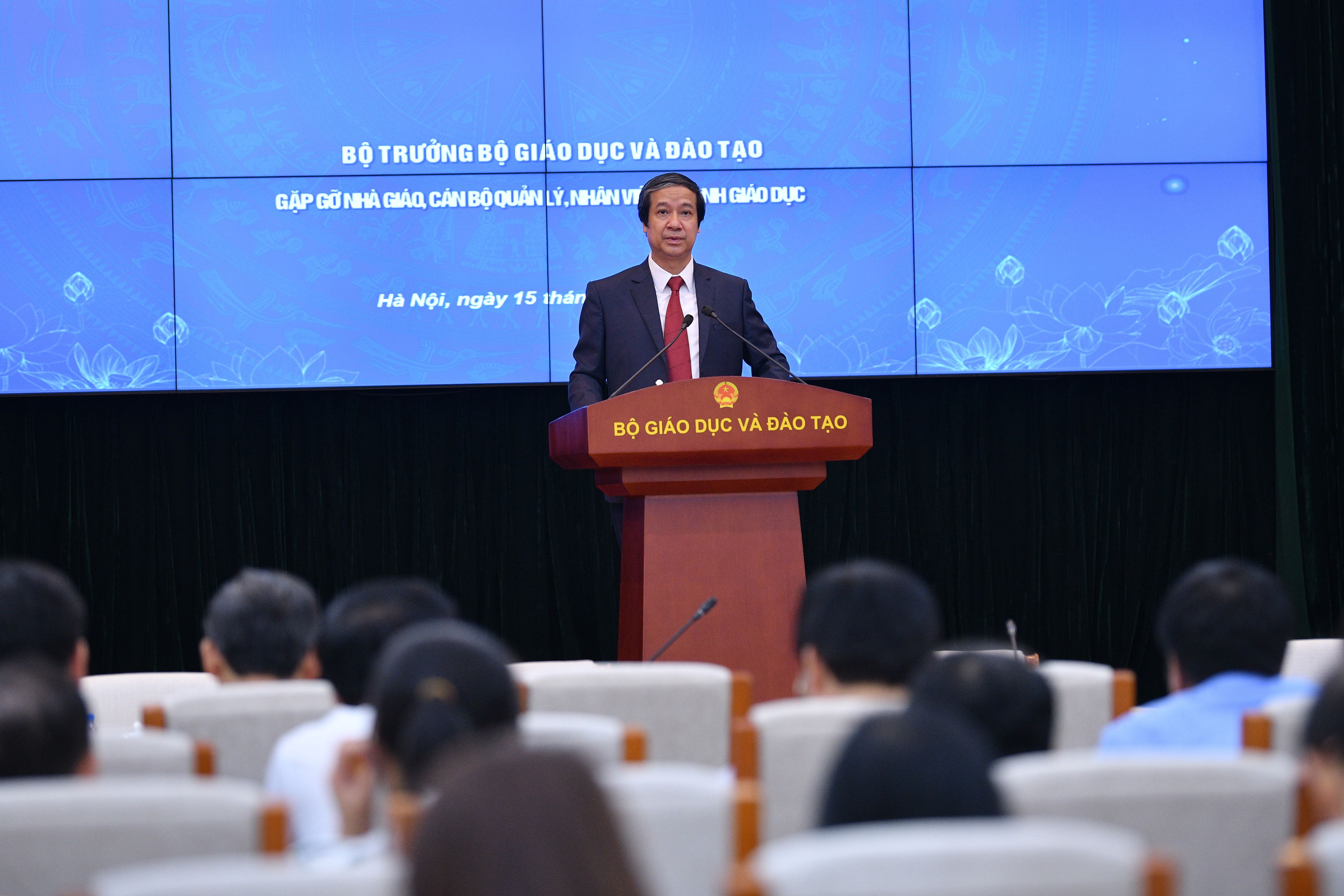 Bộ trưởng Nguyễn Kim Sơn phát biểu kết luận buổi gặp gỡ chiều 15/8. Bộ trưởng Nguyễn Kim Sơn phát biểu kết luận buổi gặp gỡ chiều 15/8.