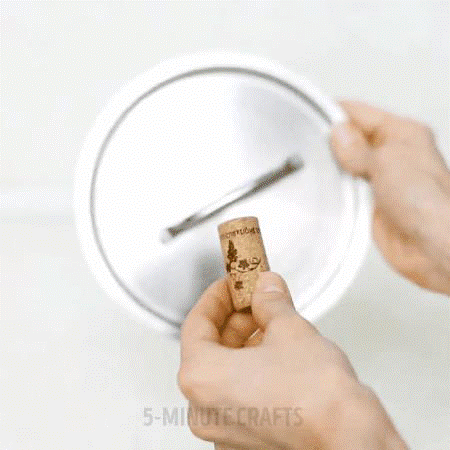 Xin bố nút chai rượu vang cũ để làm được bao nhiêu việc hay ho - Ảnh 1 Xin bo nut chai ruou vang cu de lam duoc bao nhieu viec hay ho - Anh 1