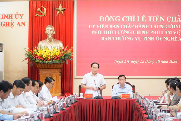 Phó Thủ tướng Chính phủ Lê Tiến Châu làm việc với Ban Thường vụ Tỉnh ủy Nghệ An. Ảnh: Hồ Lài