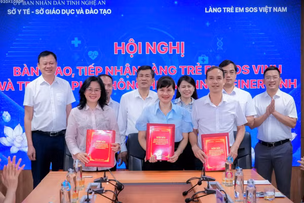 Tỉnh Nghệ An chính thức tiếp nhận, quản lý toàn diện Làng trẻ em SOS Vinh và Trường Phổ thông Hermann Gmeiner Vinh. Ảnh: Hồ Lài