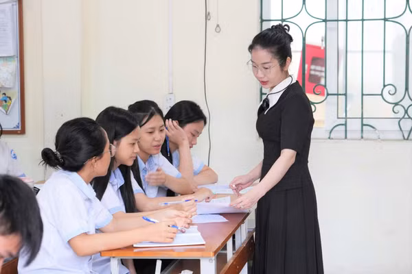 Giờ học của cô trò Trường THCS Bến Thủy, Trường Vinh, Nghệ An. Ảnh: Hồ Lài