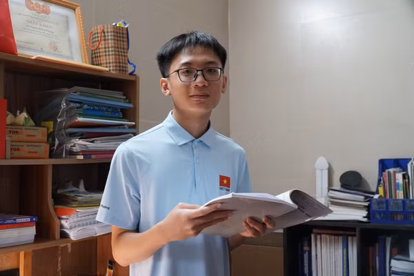Nguyễn Hoàng Phương, học sinh lớp 11A1, Trường THPT chuyên Phan Bội Châu. Ảnh: Hồ Lài