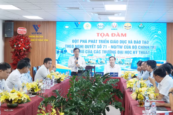 Chương trình tọa đàm “Đột phá phát triển giáo dục và đào tạo theo Nghị quyết số 71-NQ/TW của Bộ Chính trị: Vai trò của các trường đại học kỹ thuật”. Ảnh: Hồ Lài