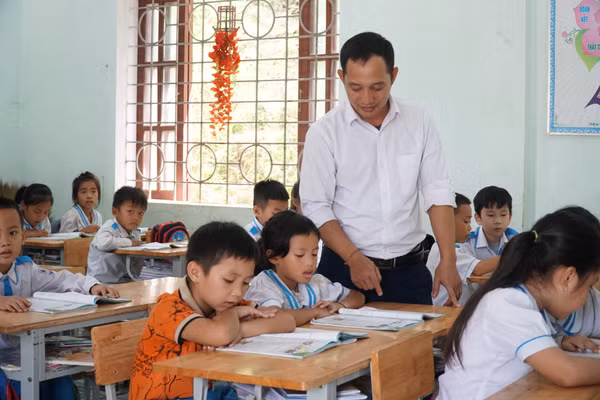 Dự thảo chính sách mở rộng cơ hội học tập cho học sinh dân tộc rất ít người