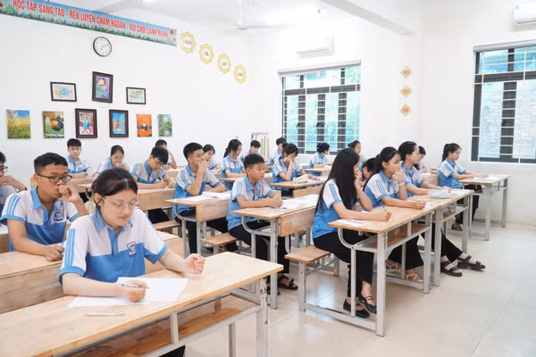 Học sinh khối 9 Trường THCS Bến Thủy, Trường Vinh, Nghệ An. Ảnh: Hồ Lài