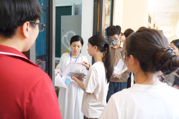 Hơn 2.500 thí sinh Nghệ An thi vào lớp 10 Trường THPT chuyên Phan Bội Châu 