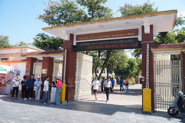 Nghệ An công bố điểm chuẩn vào lớp 10 Trường THPT chuyên Phan Bội Châu, Nghệ An năm 2026. Ảnh: Hồ Lài.
