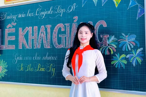 Cô Lo Thị Bảo Vy, giáo viên Trường Tiểu học Quỳnh Lập A (phường Tân Mai, Nghệ An) là người đầu tiên của dân tộc Ơ Đu ứng cử ĐBQH.