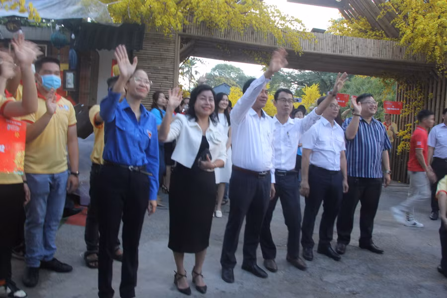 Chuyến xe mùa xuân sẽ đưa sinh viên và người lao động từ TP.HCM về các tỉnh miền Trung (từ Thanh Hóa đến Bình Thuận). Chuyến xe mùa xuân sẽ đưa sinh viên và người lao động từ TP.HCM về các tỉnh miền Trung (từ Thanh Hóa đến Bình Thuận).