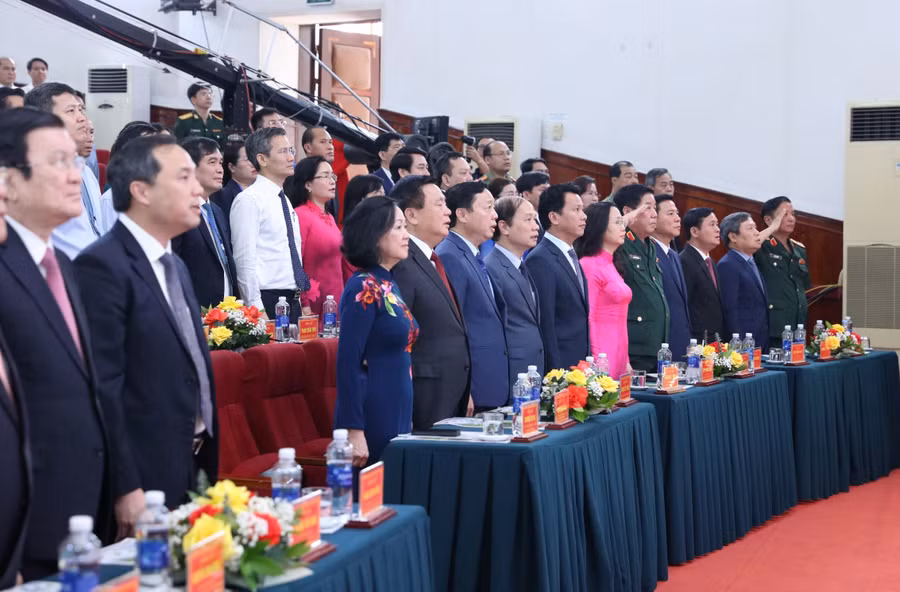 Các đại biểu dự lễ kỷ niệm.