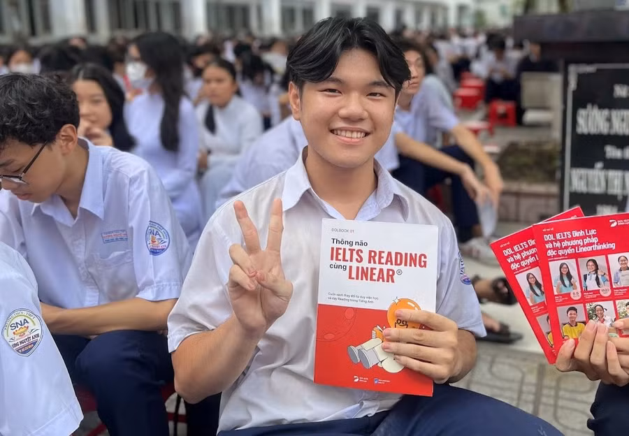 Phần quà đặc biệt DOL English dành tặng học sinh.