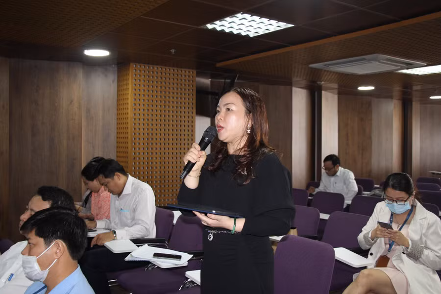 Đại biểu tham gia thảo luận tại hội thảo.